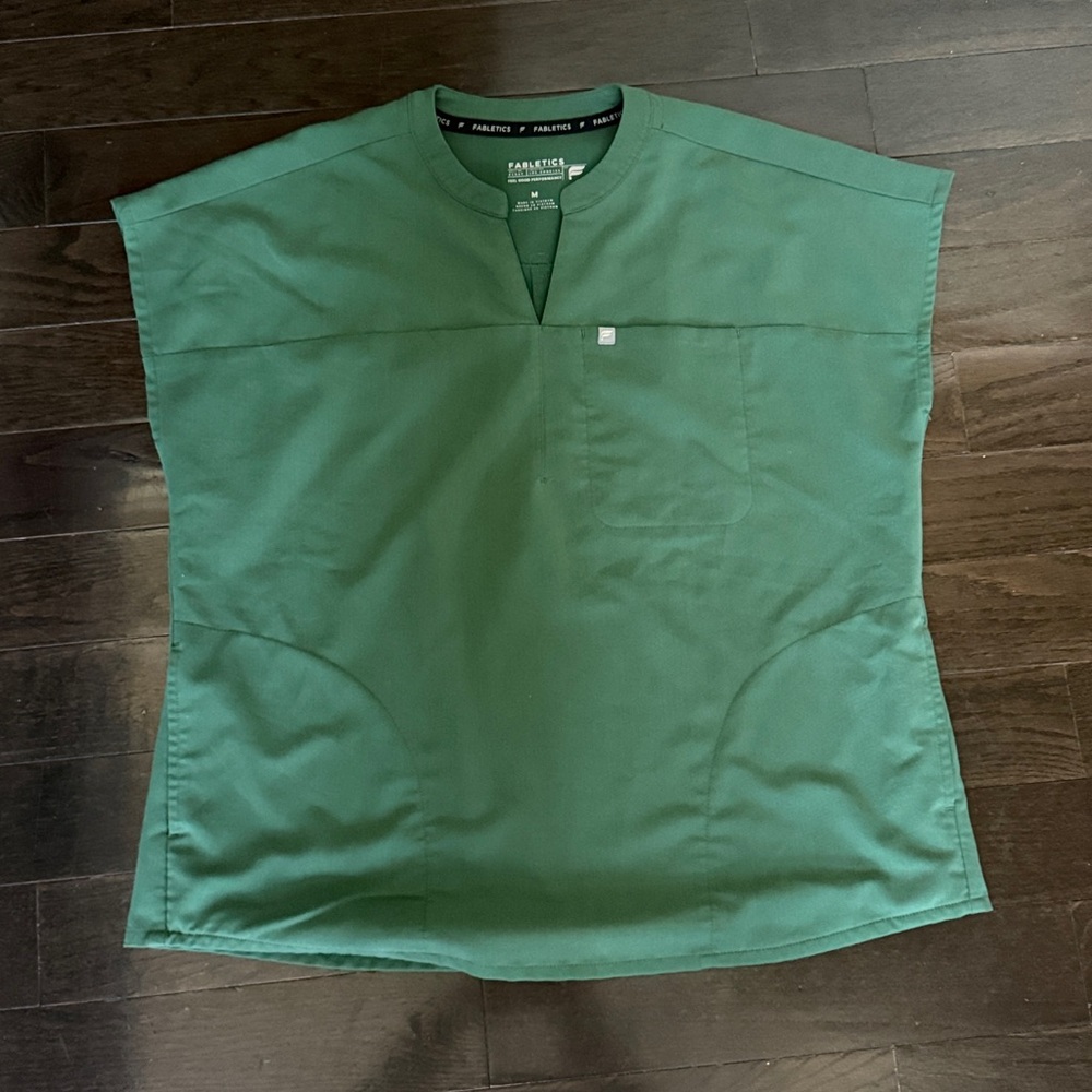 Fabletics women’s Green scrub M! Like new!